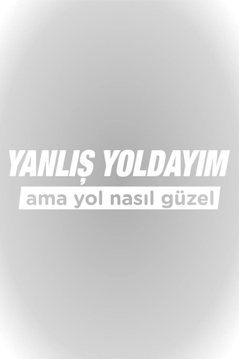 Yanlış Yoldayım Ama Yol Nasıl Güzel Oto Cam Sticker Beyaz 20*5,5 Cm